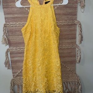 Lulu’s yellow lace dress
